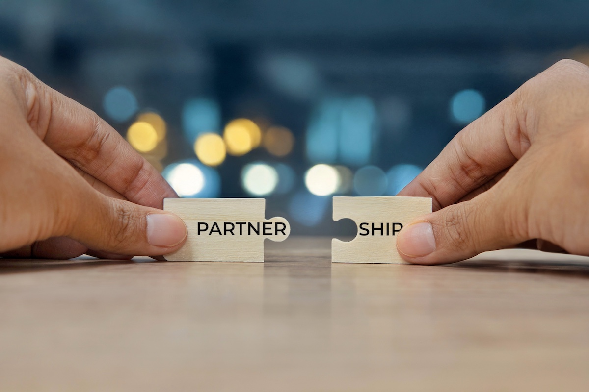 Puzzle pieces spelling partnership